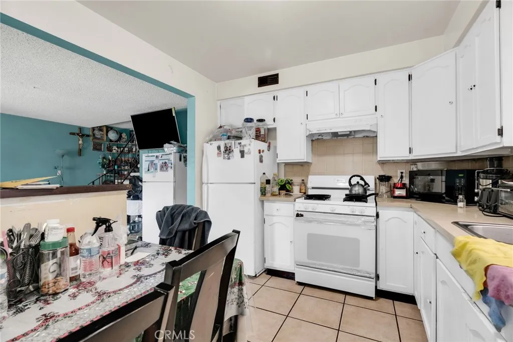 601 North Garfield Avenue, Montebello, California 90640 home-pic-37